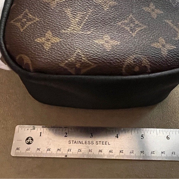 💯% authentic LV material on this new bag! - Picture 5 of 7